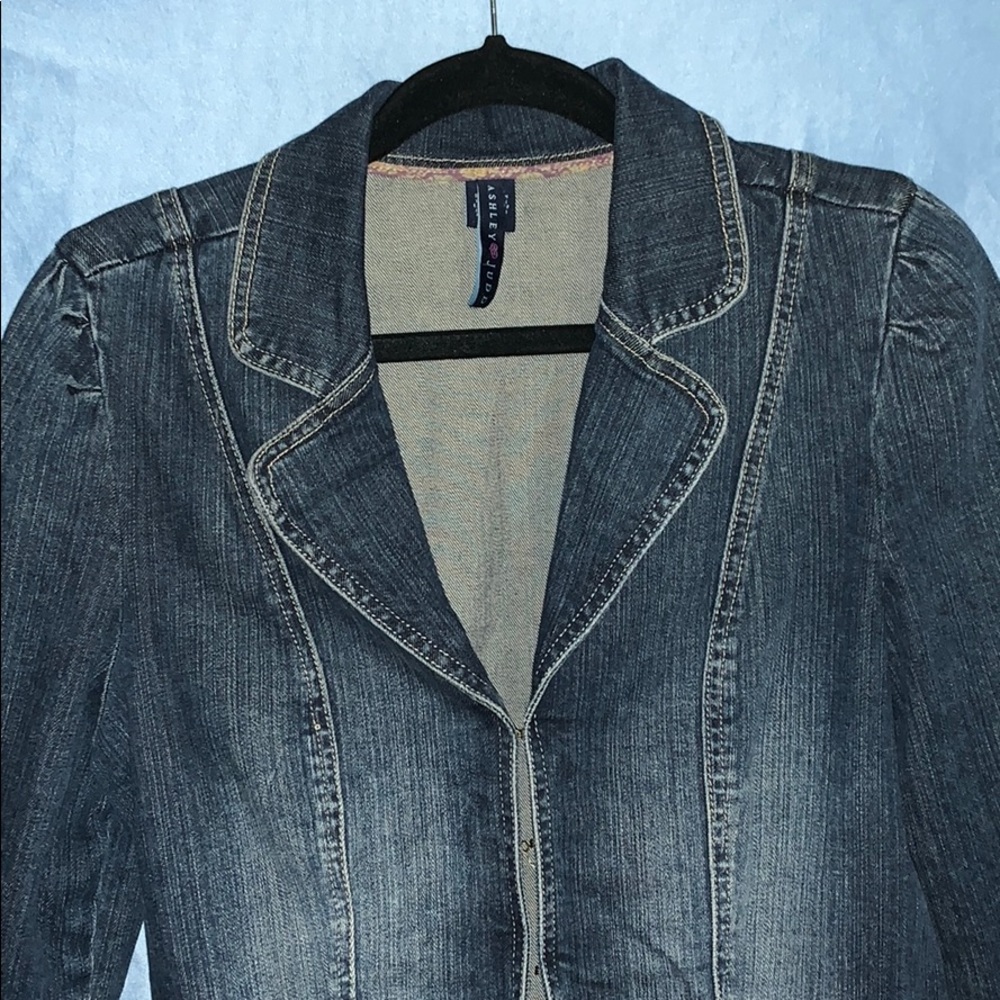 Ashley Judd Jean Jacket, Size M MAKE AN OFFER!!!